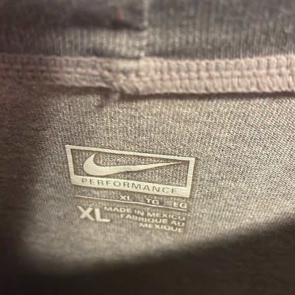 Nike active wear top - Picture 3 of 3